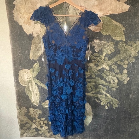 Marchesa Notte Blue Floral 3D Applique Lace V-Neck Sheath Dress Size 0 - Picture 9 of 10